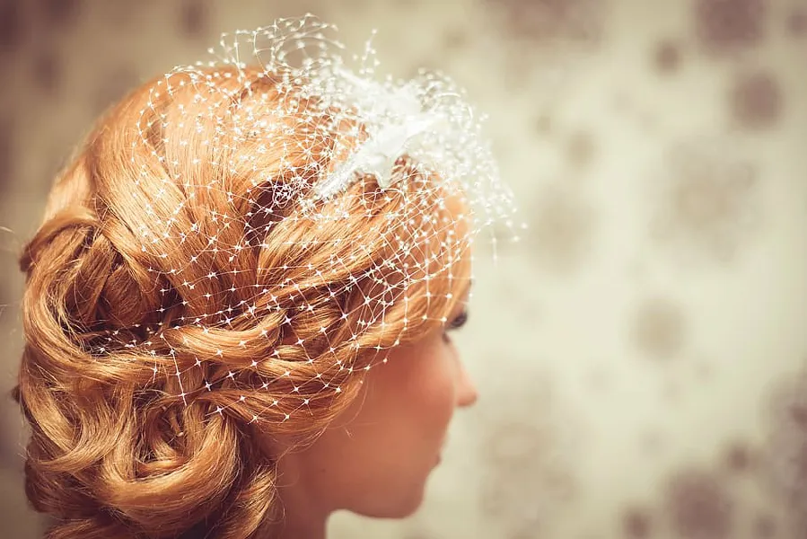 11 Coiffures de Mariée pour Cheveux Longs Détachés pour Une Célébration Magnifique