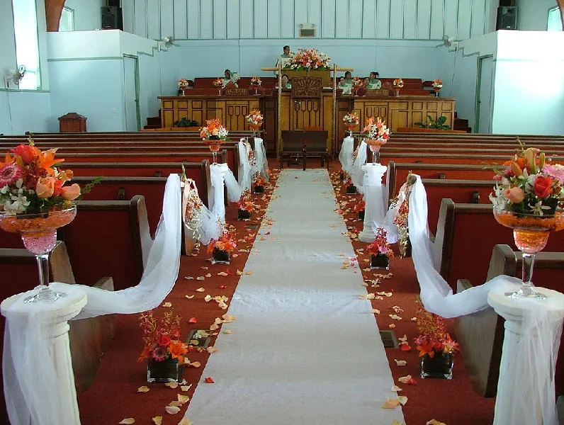 7 Astuces Incroyables pour Décorer une Église de Mariage en un Rien de Temps !