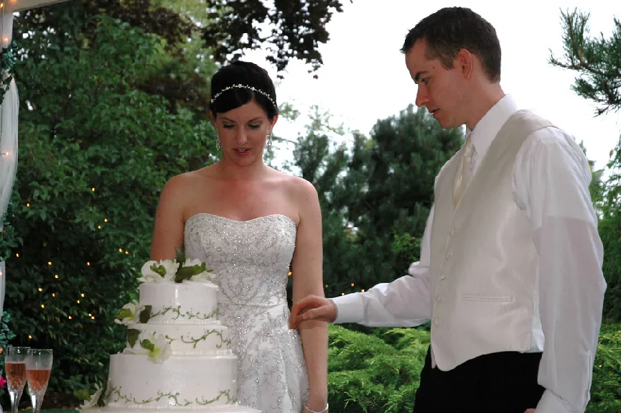 Comment créer la découpe parfaite pour votre gâteau de mariage !