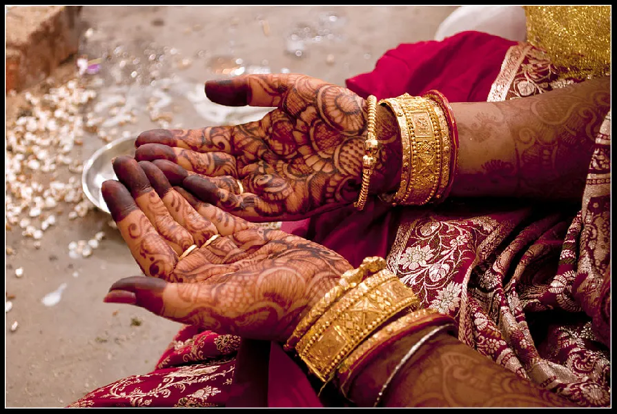 Les Secrets du Mariage Oriental: Découvrez les Protocoles et Traditions du Henné Musulman!