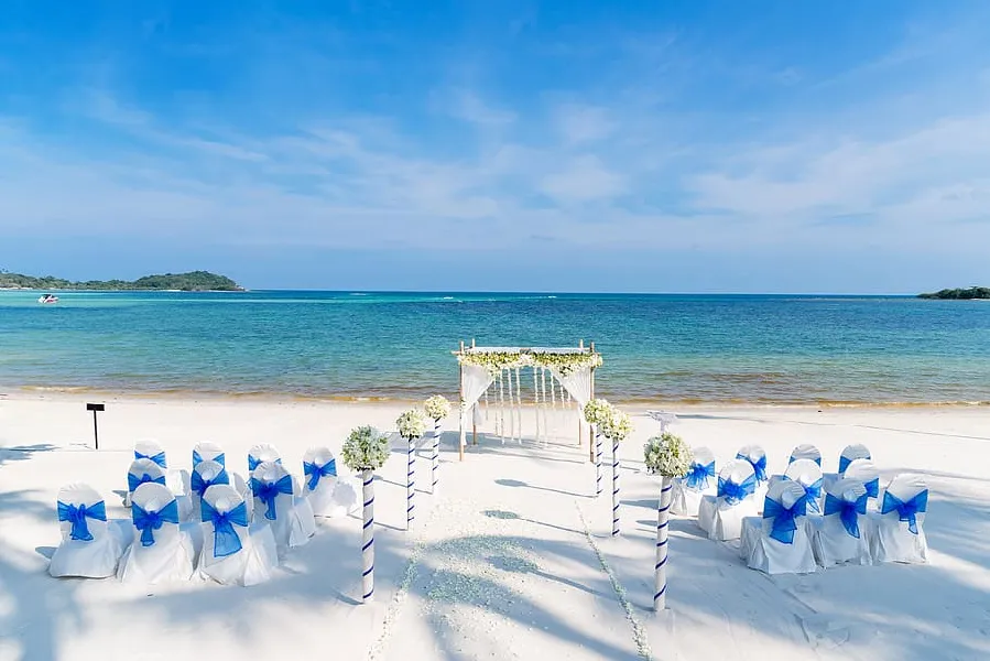 Organiser un mariage de rêve sur une plage privée : Les clés pour y parvenir!