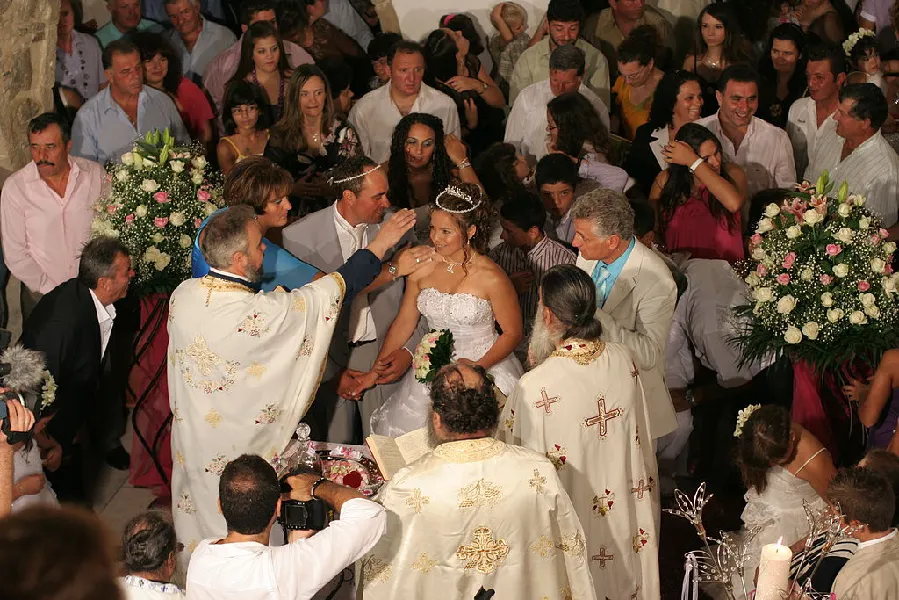 Organiser un Mariage Orthodoxe : Les Clés pour Comprendre les Cultes et Traditions!
