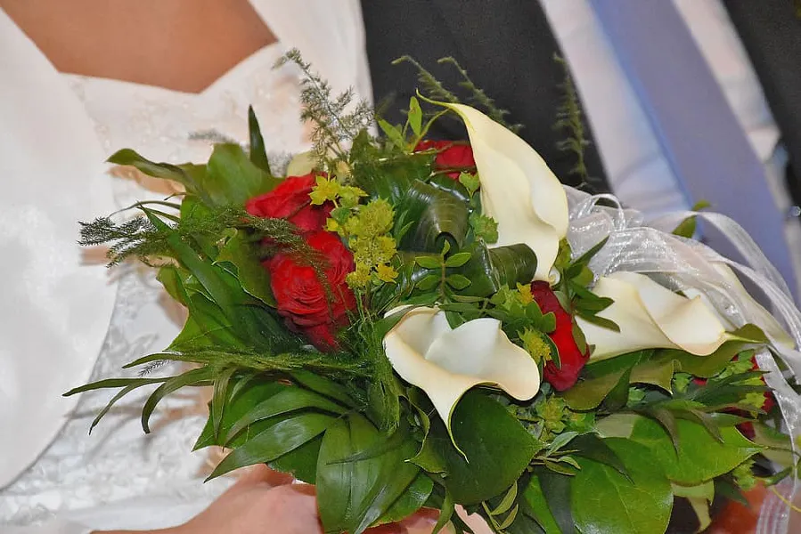 7 Astuces pour Choisir le Bouquet de Mariée Parfait avec des Arums Romantiques!