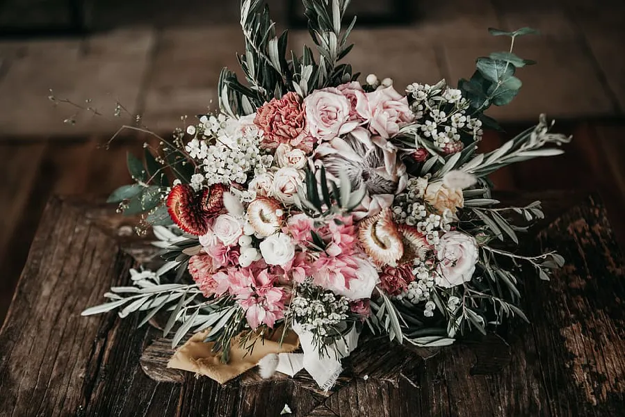 5 Bouquets de Mariée Bohème et Romantiques pour Votre Look Parfait