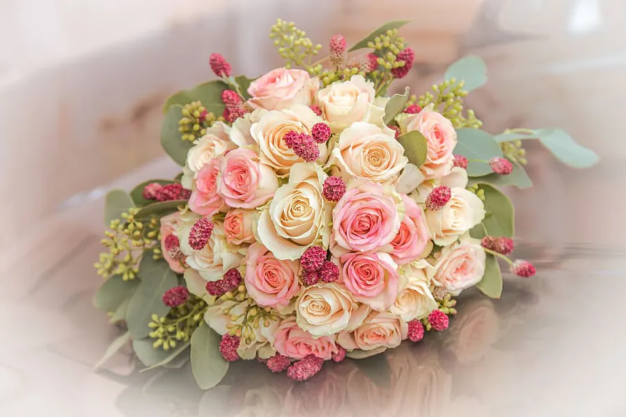 9 Options pour créer un Bouquet de Mariée avec des Roses Sublimes