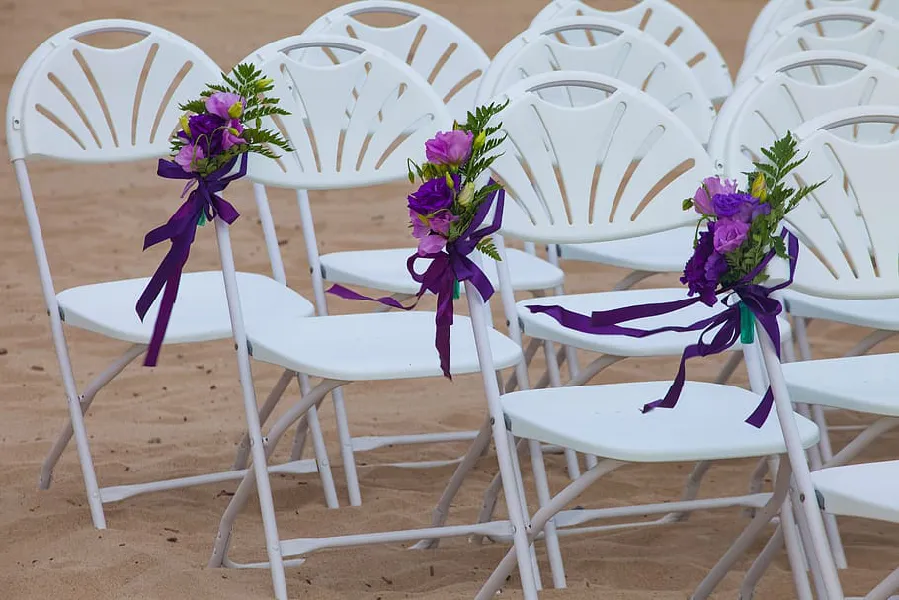 Comment transformer les chaises des mariés en un chef-d'oeuvre de décoration ?