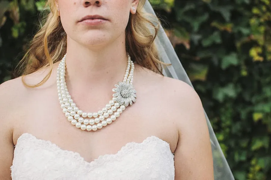 Colliers de perles : le bijou parfait pour un mariage magique !