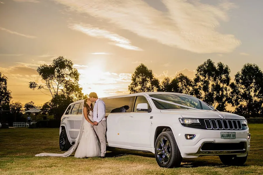 Le luxe et le style à votre mariage : Tout ce que vous devez savoir sur la location d'une limousine