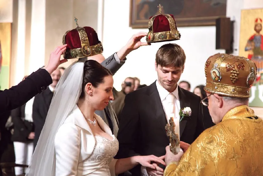 6 Coutumes de Mariage Russe Qui Vous Surprendront et Vous Feront Boire!